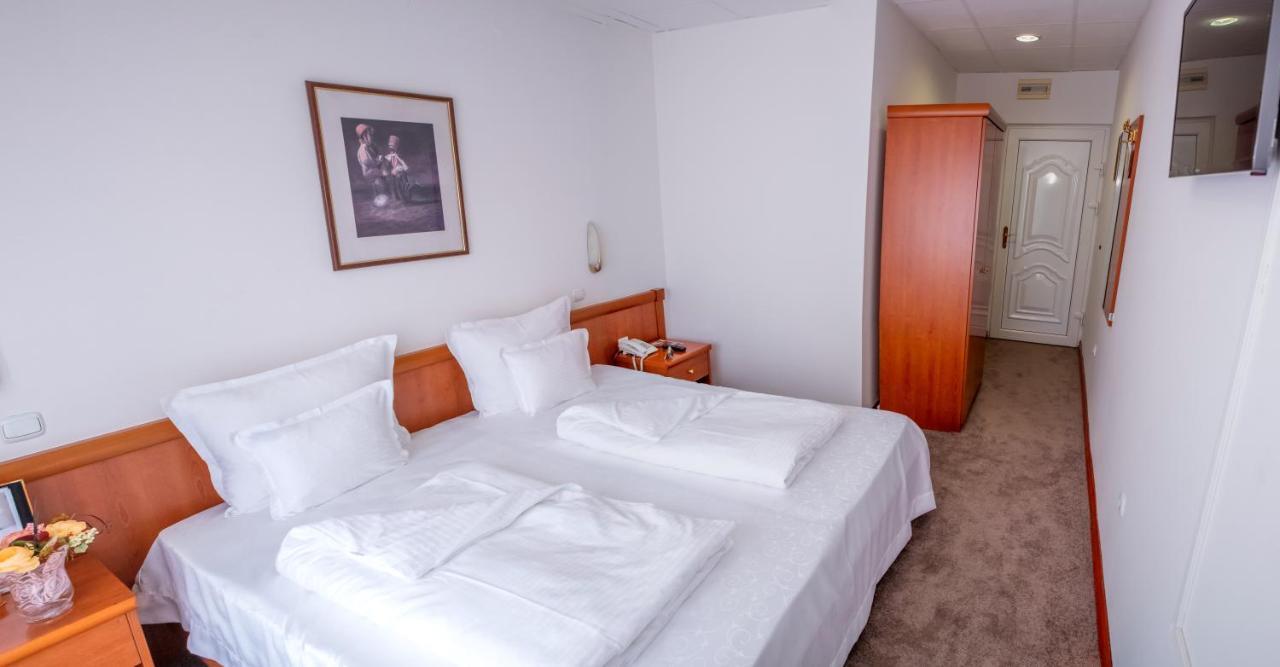 Hotel Integra 多博伊 外观 照片