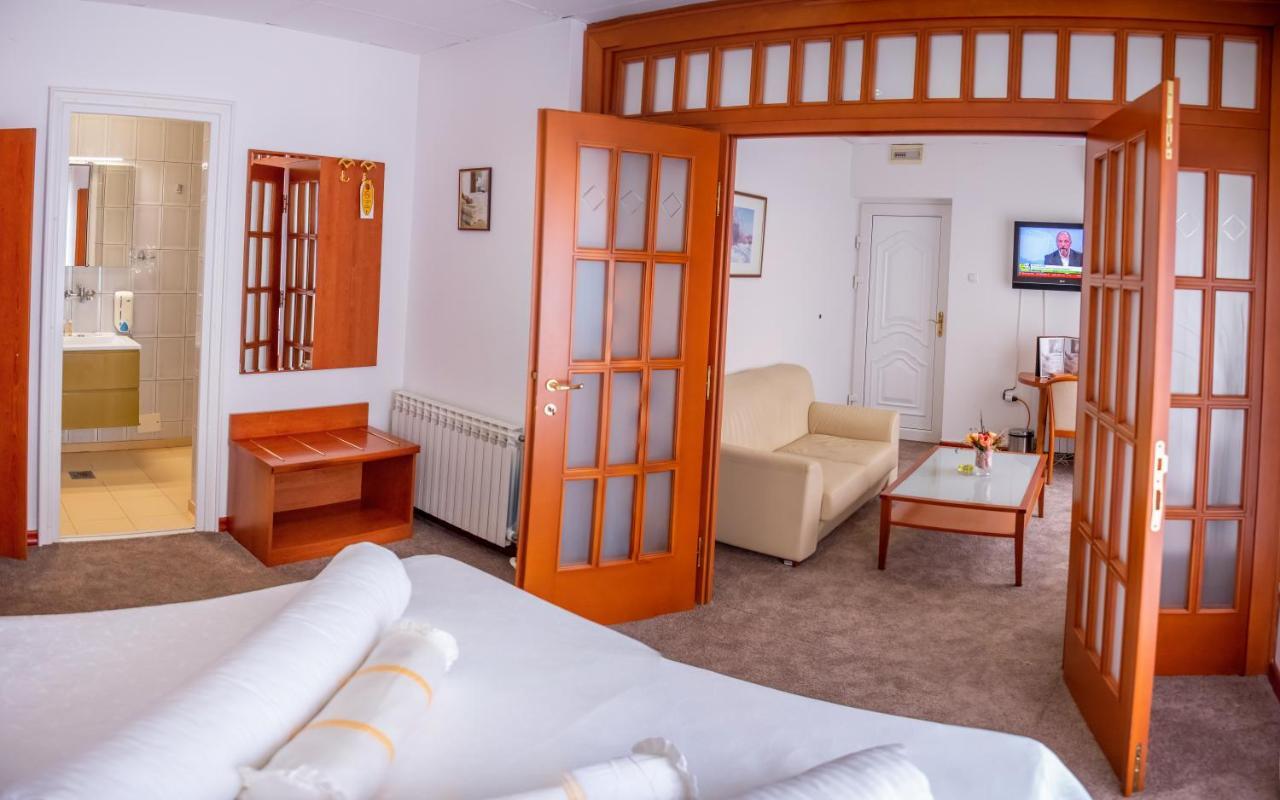 Hotel Integra 多博伊 外观 照片