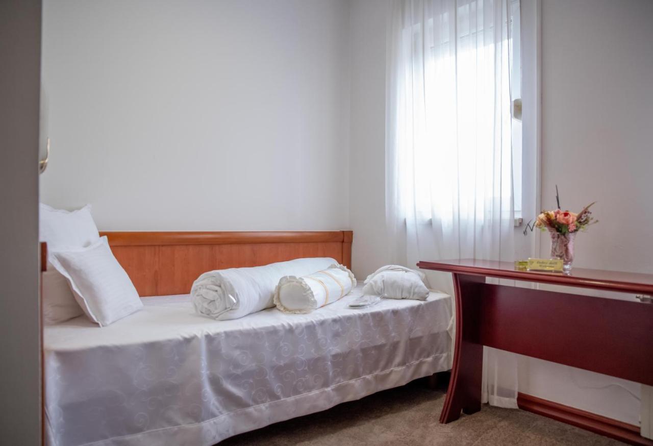Hotel Integra 多博伊 外观 照片